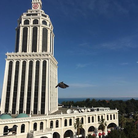 Irakli'S Apartment With Sea View Batumi Exterior photo