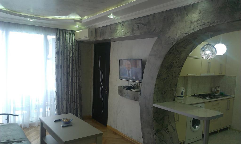 Irakli'S Apartment With Sea View Batumi Room photo