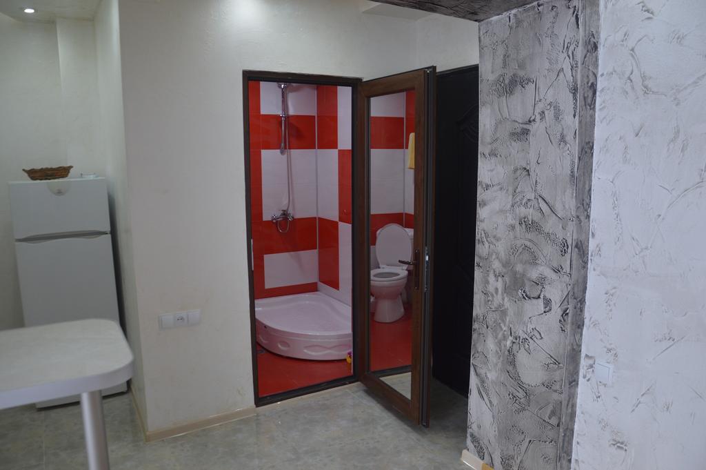 Irakli'S Apartment With Sea View Batumi Room photo