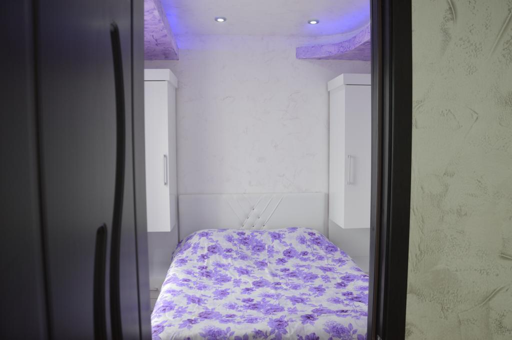 Irakli'S Apartment With Sea View Batumi Room photo
