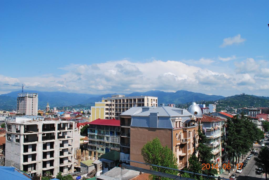 Irakli'S Apartment With Sea View Batumi Room photo