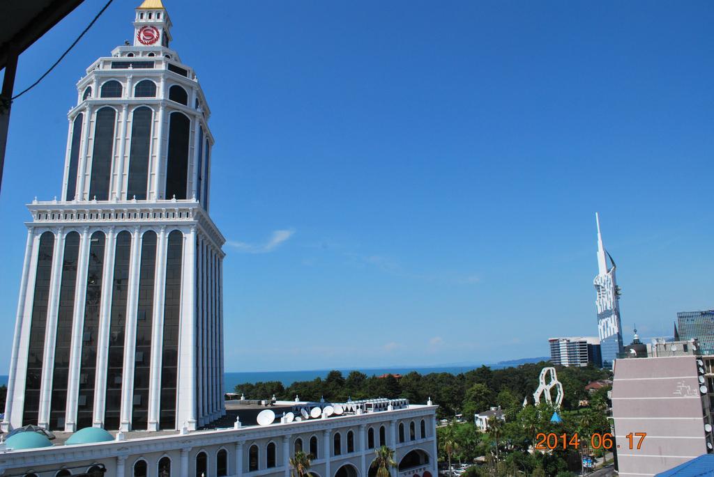 Irakli'S Apartment With Sea View Batumi Room photo